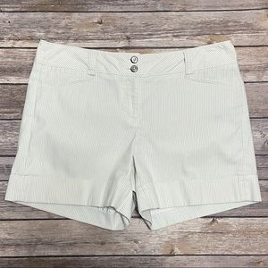 White House Black Market Ivory Beige Stripe Cuffed Shorts 6 Textured 4.75 Inseam